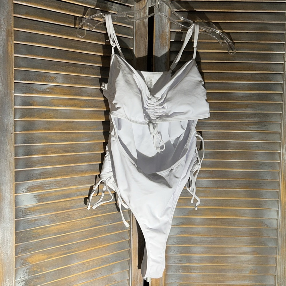 Swimsuit - Picture 2 of 5